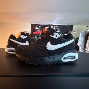 Kids Black and White Air Max 90 11.5c